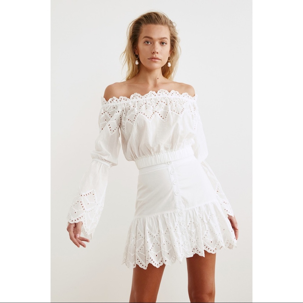 White Festoon Sleeveless Blouse Mini Skirt Set